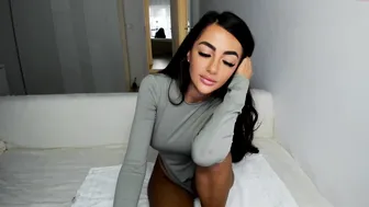 iamjoyxs gorgeous chick licks phallus and pulls pussy