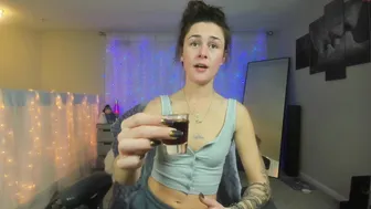 casspertheghxst black-haired beauty fucks juicy crevices