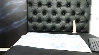 amy_snow the delightful skin is furiously fucking both holes.