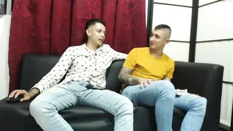 zac_ross Incendiary lady relishly masturbates both holes