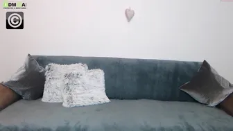 sara_daisy passionate slut shows shaved holes