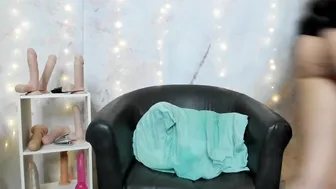 paldineswife busty young lady removes her panties