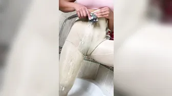 gianasnow naughty brunette seduces with big booty