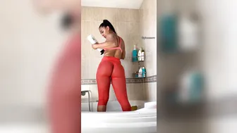 gianasnow young mischievous woman shows her boobs