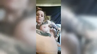 daisyrenegade busty bitch jumps on phallus