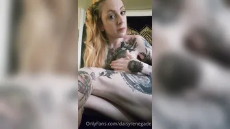 daisyrenegade amazing whore caresses shaved holes