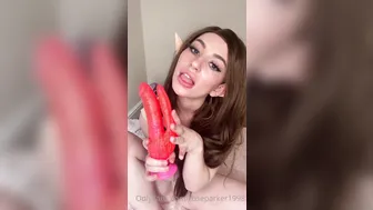 roseparker1998 gently fucks pussy