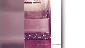 tenaciousddd33 busty skin fucks pussy dildo