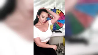 taramay69 desired woman fucks herself with fingers