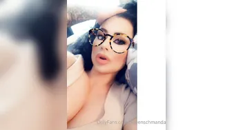 queenschmanda naughty  girl  fingering vagina in the shower