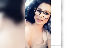 queenschmanda naughty  girl  fingering vagina in the shower