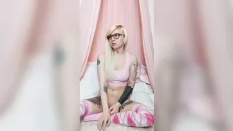 pupsicle_stick cute young lady shows off beautiful tits