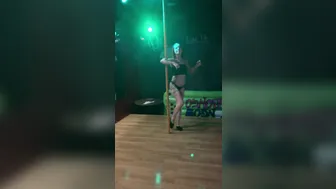 ittybittyautumn blonde babe bares her tits