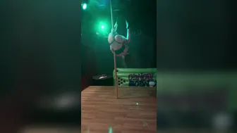 ittybittyautumn blonde babe bares her tits