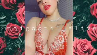 indigostillalive lustful bitch demonstrates shaved holes