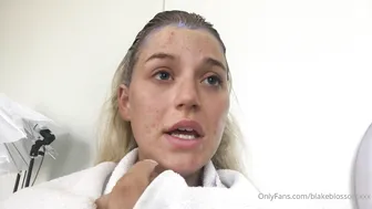 blakeblossomxxx naughty passion caresses delicious body