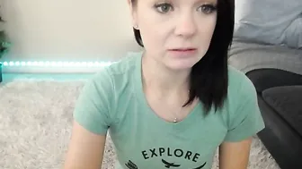 caireen Busty babe fucks herself in her pussy