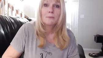 daniluvs2 Mature body painfully fingering vagina