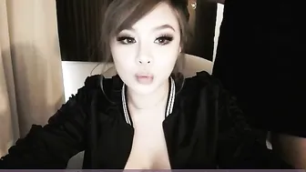 kiwikix Cool chick plays prankster