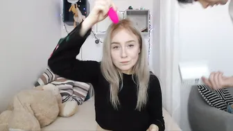 mineeett Hot bitch passionately pulls pussy