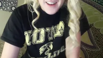 blondyyygirlyyyxxx Busty chick masturbates shaved pussy