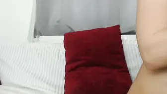 hondagirl fingering her pussy