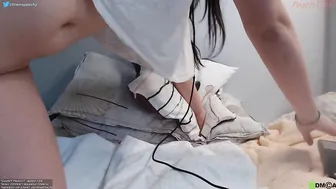 peachescake Sexy chick masturbates shaved pussy