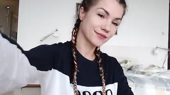 sashabae Dirty chick caresses shaved cunt
