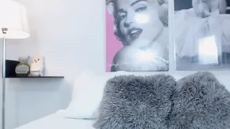 bsjuliana Slender friends masturbating pussies