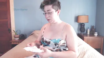 Silverthorne crazy lady fondles her cunt in panties