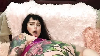 Olivia predatory panther craves to cum in the process of jerking