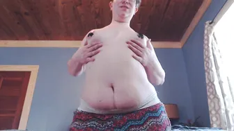 Silverthorne luxurious chick caresses lips sex