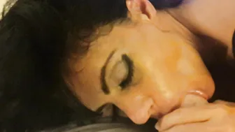 Claudia_Smith elegant whore massages juicy vagina