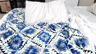 Bella whore babe masturbates pussy