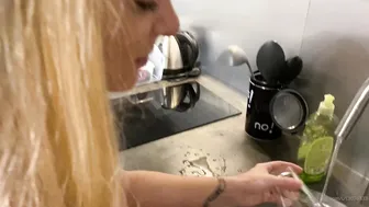 tiffanyleiddi onlyfans cute busty bitch fingering