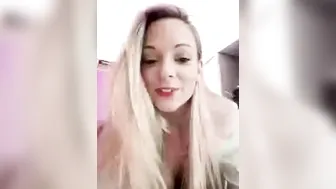 tiffanyleiddi onlyfans busty chick sucks dildo