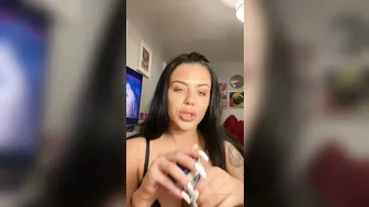 jasminheaney onlyfans black-haired confused - having fun in fries
