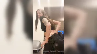 jasminheaney onlyfans marvelous babe shows off a gorgeous bosom