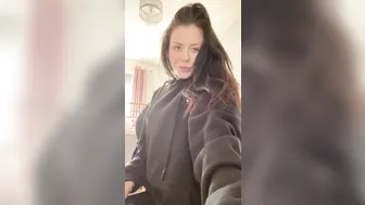 jasminheaney onlyfans vicious bitch tightly stretches her pussy