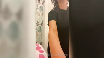jasminheaney onlyfans a woman with a wide pelvis gets shaved cunt