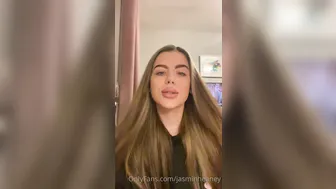jasminheaney onlyfans caresses gorgeous boobs