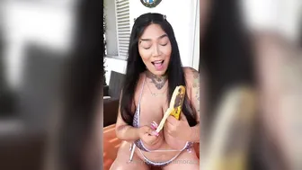 AmoraLuv onlyfans hot babe gently jerks pussy