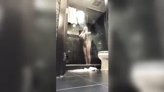 Riley Nixon onlyfans spectacular skin cleaves the vagina with a large dildo