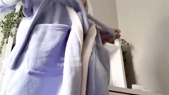 Sara Salazar onlyfans caresses the clitoris under the table