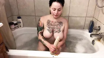 Olivia_Vee arranged a wet show in fries