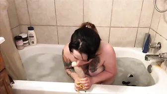 Olivia_Vee arranged a wet show in fries