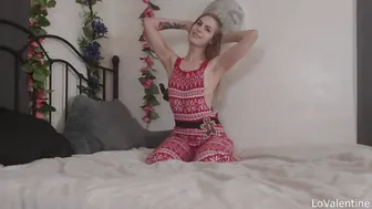 LoValentine hot bitch passionately pulls pussy