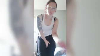 Kelsi_Baby playing with her big tits