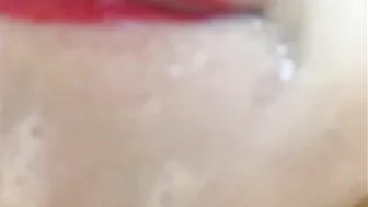 KallMeKrystal to the cute chick rubs her clit