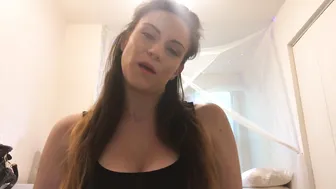 KallMeKrystal tender small fucks herself in the pussy